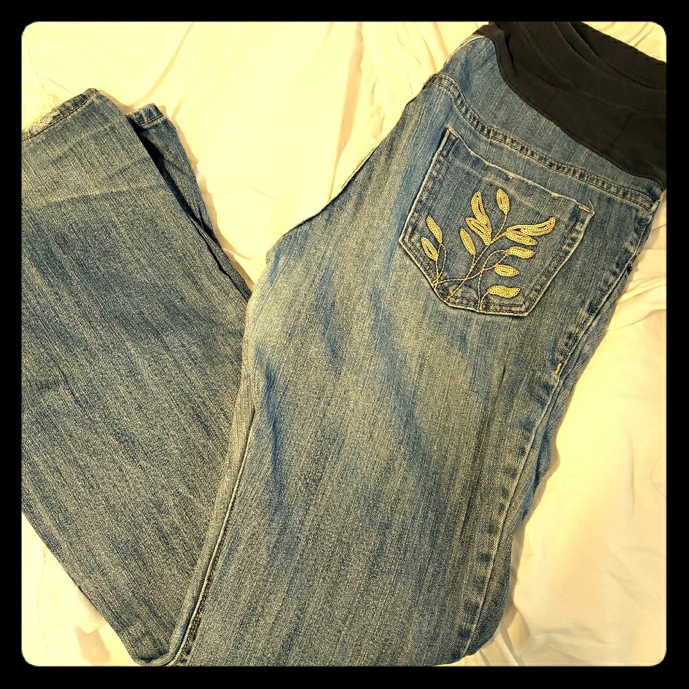 Lot of maternity jeans